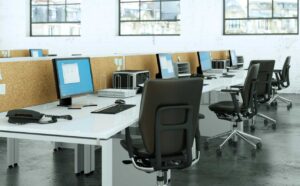 مزایا و معایب میز کارگروهی یا اشتراکی چیست؟