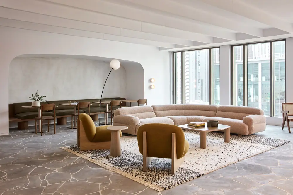 تاثیر طراحی و سبک بر قیمت مبل اداری