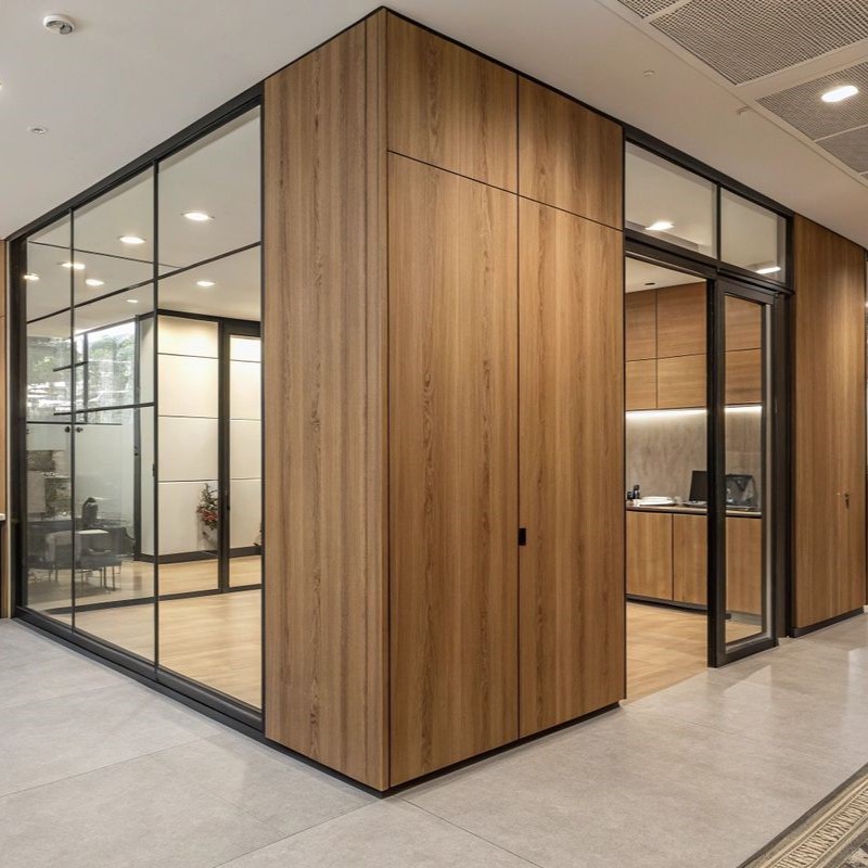 پارتیشن دو جداره ام دی اف و شیشه بدون پرده کرکره ای