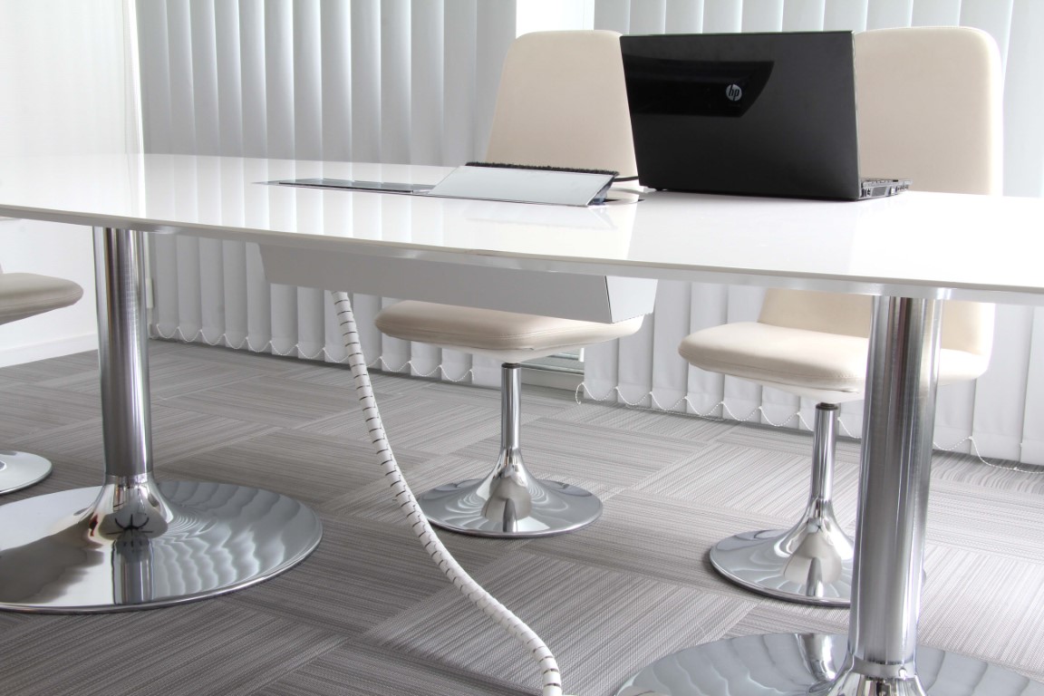 مدیریت کابل در طراحی میز کنفرانس مدرن