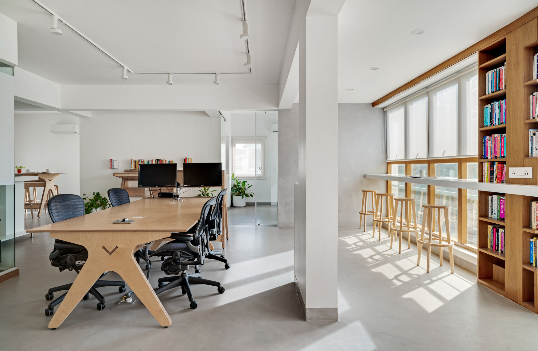 مبلمان اداری مناسب در طراحی دفتر کار 100 متری